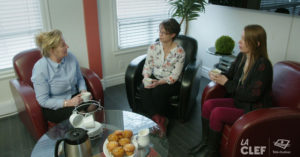 Des témoignages de Marylène Lemire, Suzanne Maltais et Annik Carle autour d'un thé.