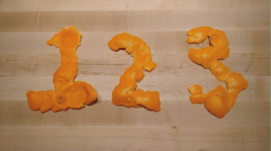 Des pelures d'orange en forme des chiffres 1, 2 et 3.