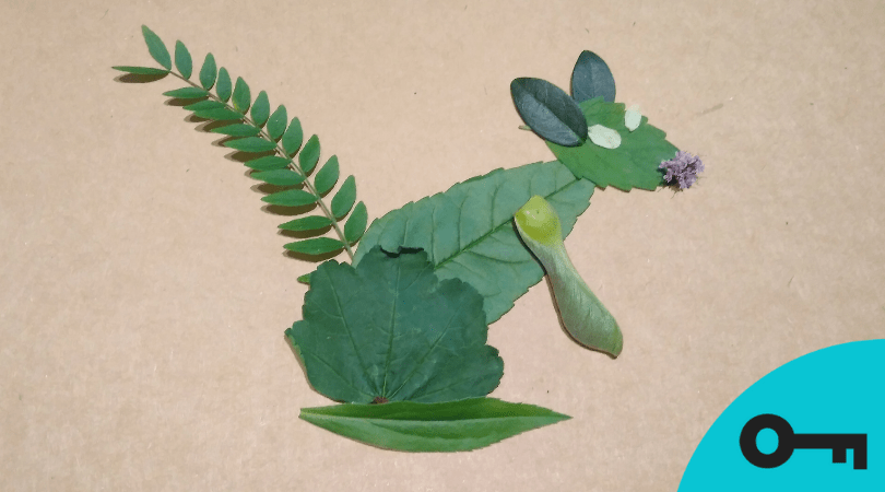 Un écureil formé de feuilles.