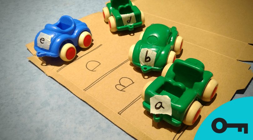 Truc_etiquettes-lettre-petites-voitures-majuscules