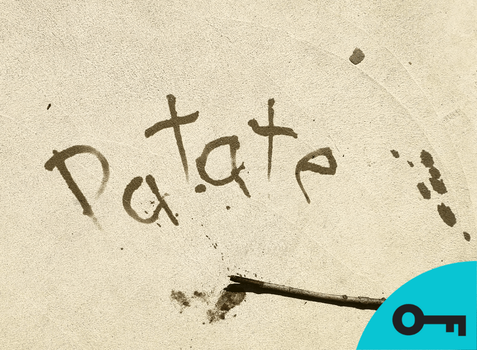 Le mot PATATE écrit sur le ciment avec de l'eau.